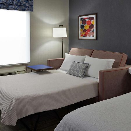 Hampton Inn & Suites Montreal-Дорваль Экстерьер фото