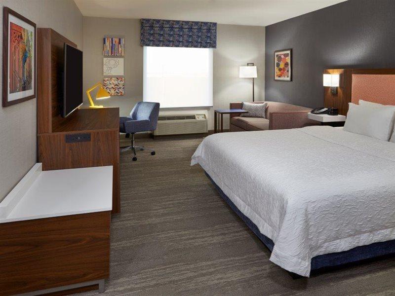Hampton Inn & Suites Montreal-Дорваль Экстерьер фото