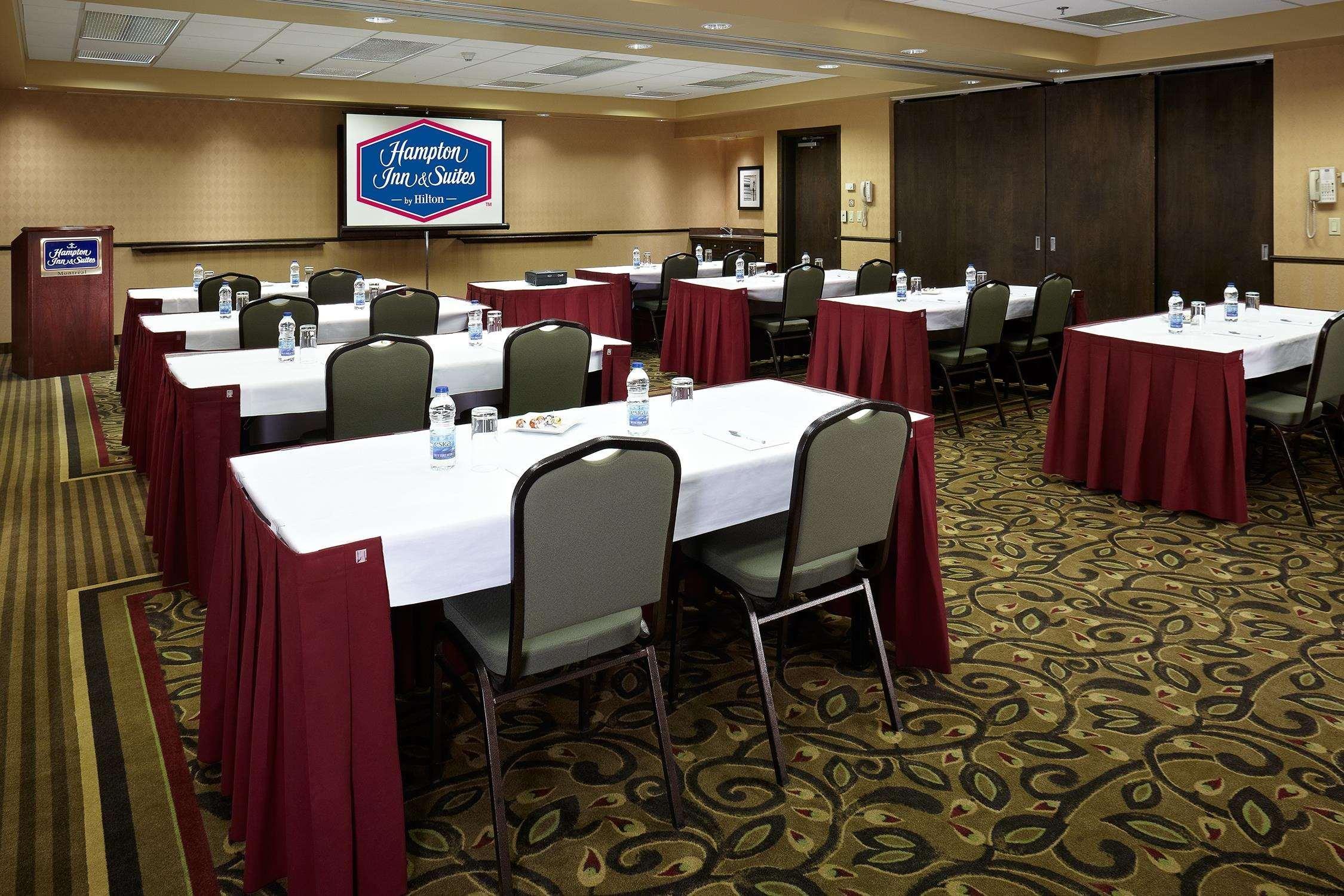 Hampton Inn & Suites Montreal-Дорваль Бизнес фото