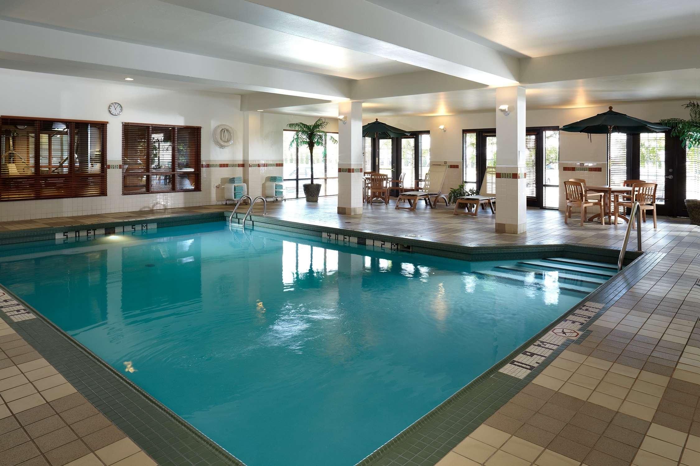 Hampton Inn & Suites Montreal-Дорваль Экстерьер фото