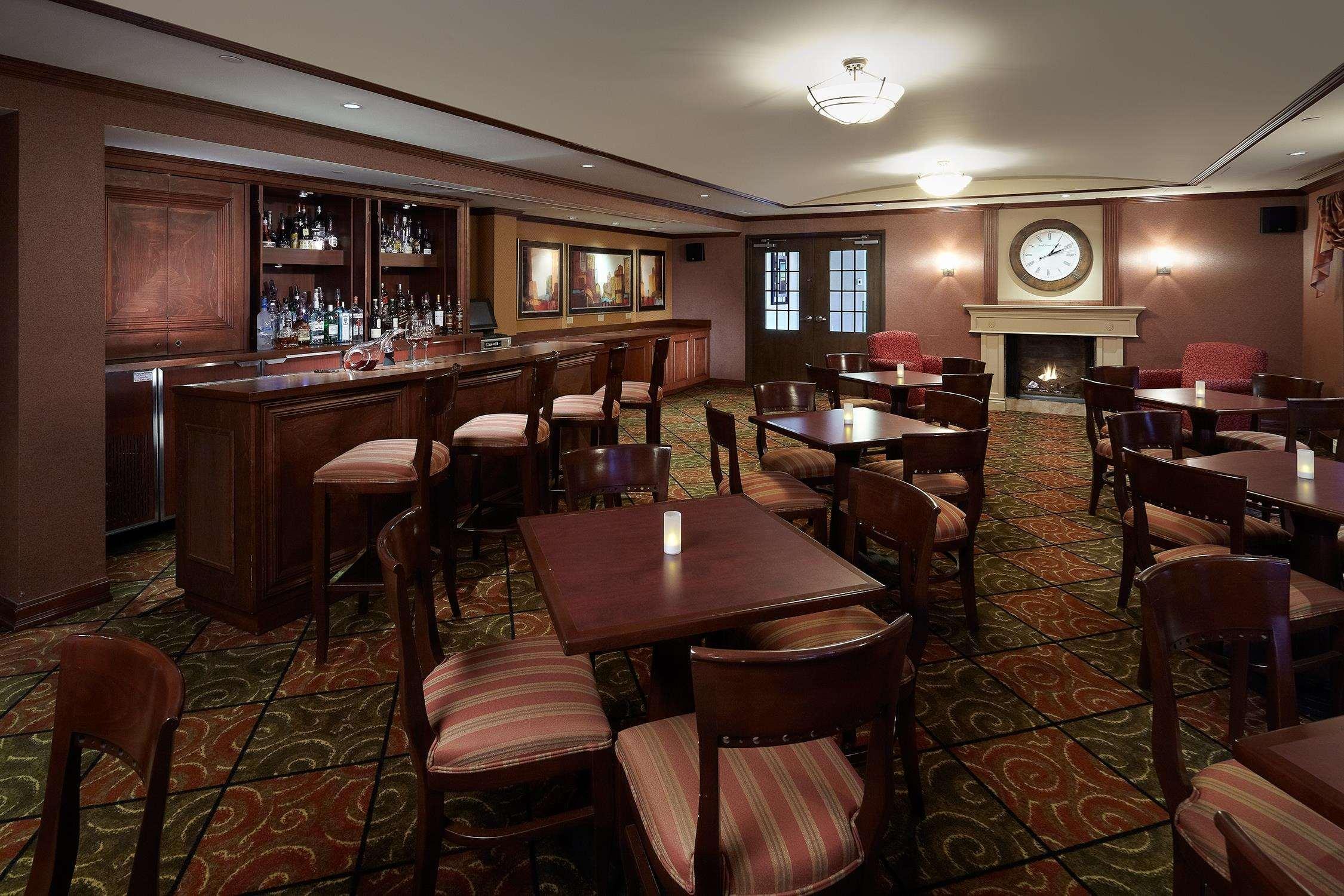 Hampton Inn & Suites Montreal-Дорваль Ресторан фото