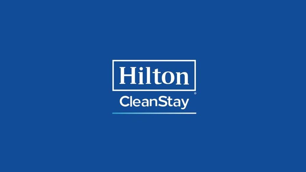 Hampton Inn & Suites Montreal-Дорваль Экстерьер фото