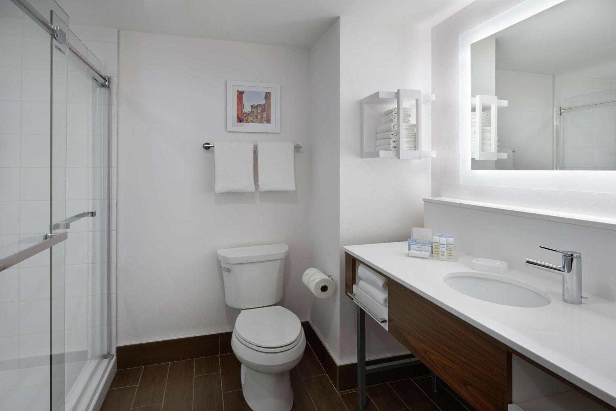 Hampton Inn & Suites Montreal-Дорваль Экстерьер фото