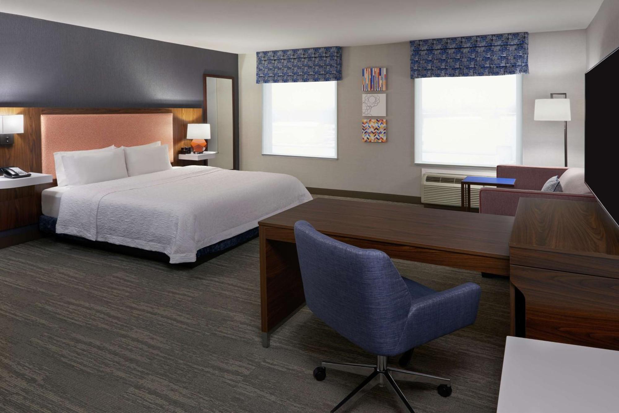 Hampton Inn & Suites Montreal-Дорваль Экстерьер фото