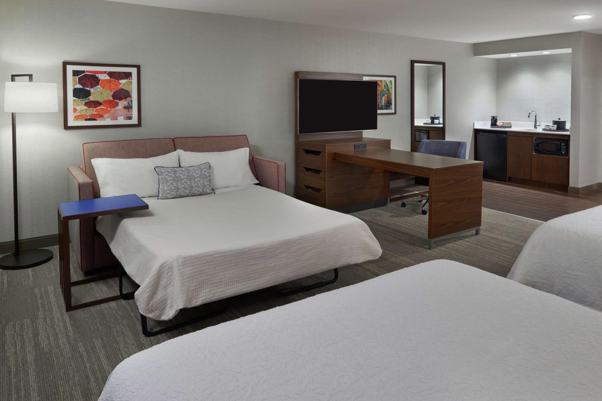 Hampton Inn & Suites Montreal-Дорваль Экстерьер фото