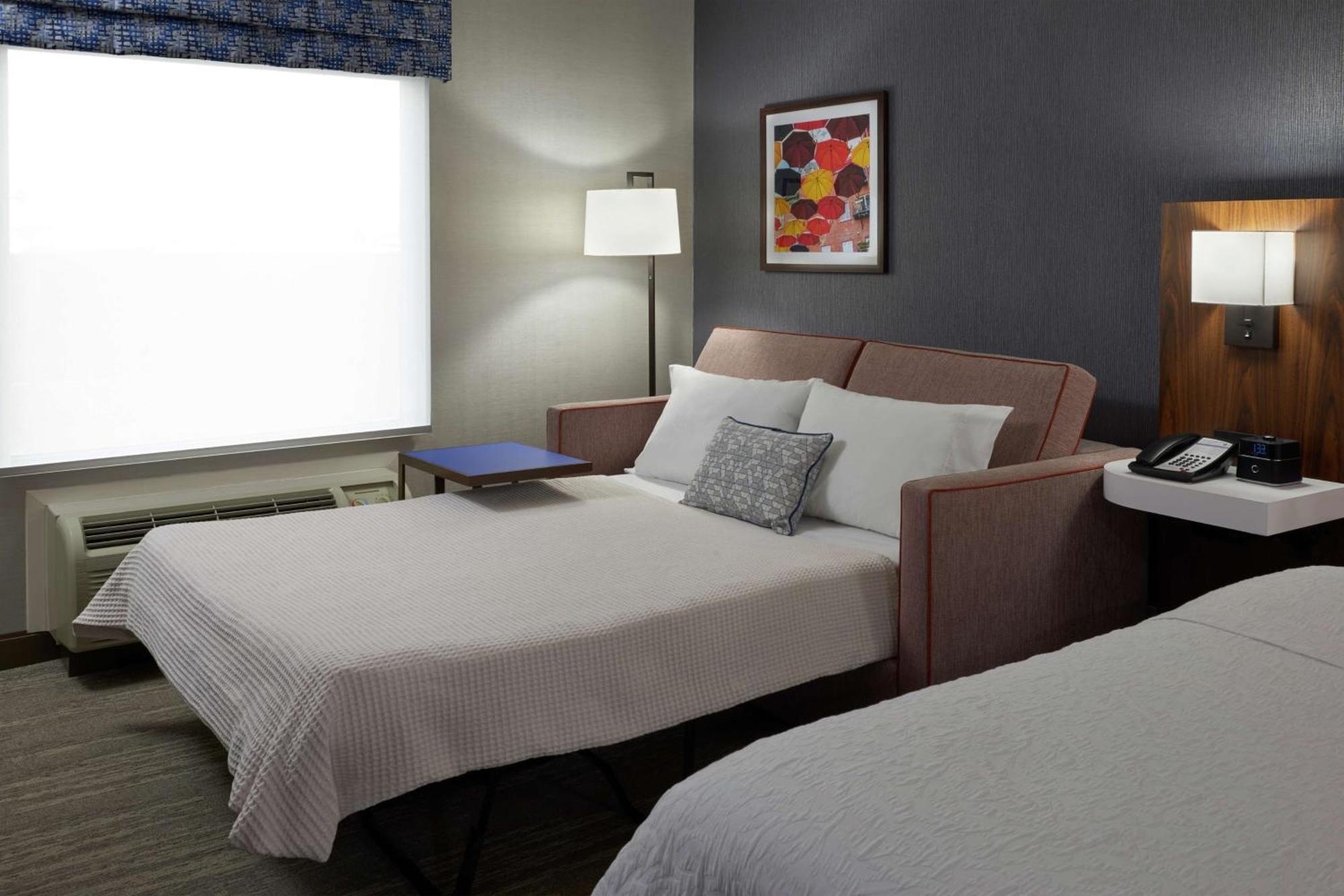 Hampton Inn & Suites Montreal-Дорваль Экстерьер фото