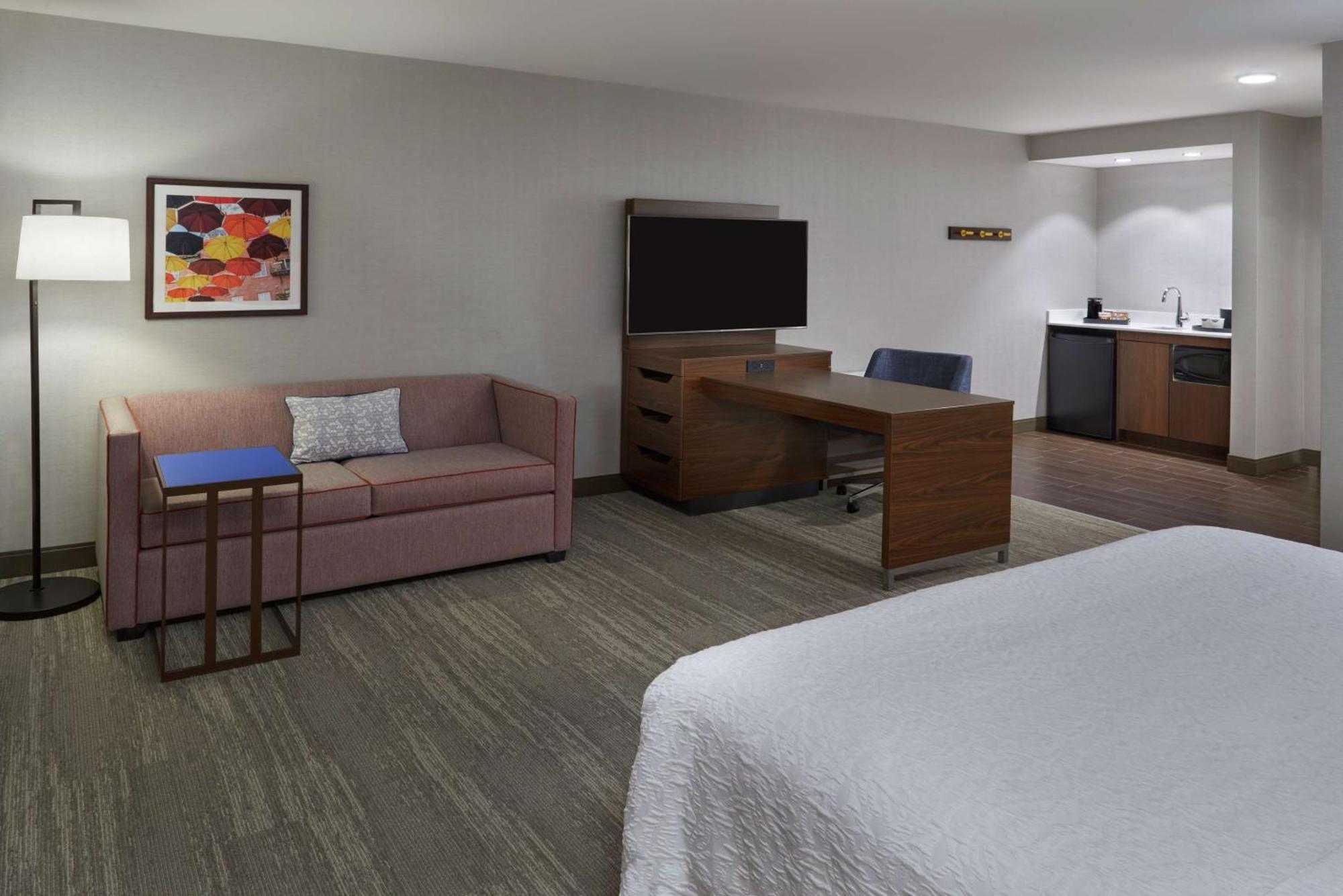 Hampton Inn & Suites Montreal-Дорваль Экстерьер фото