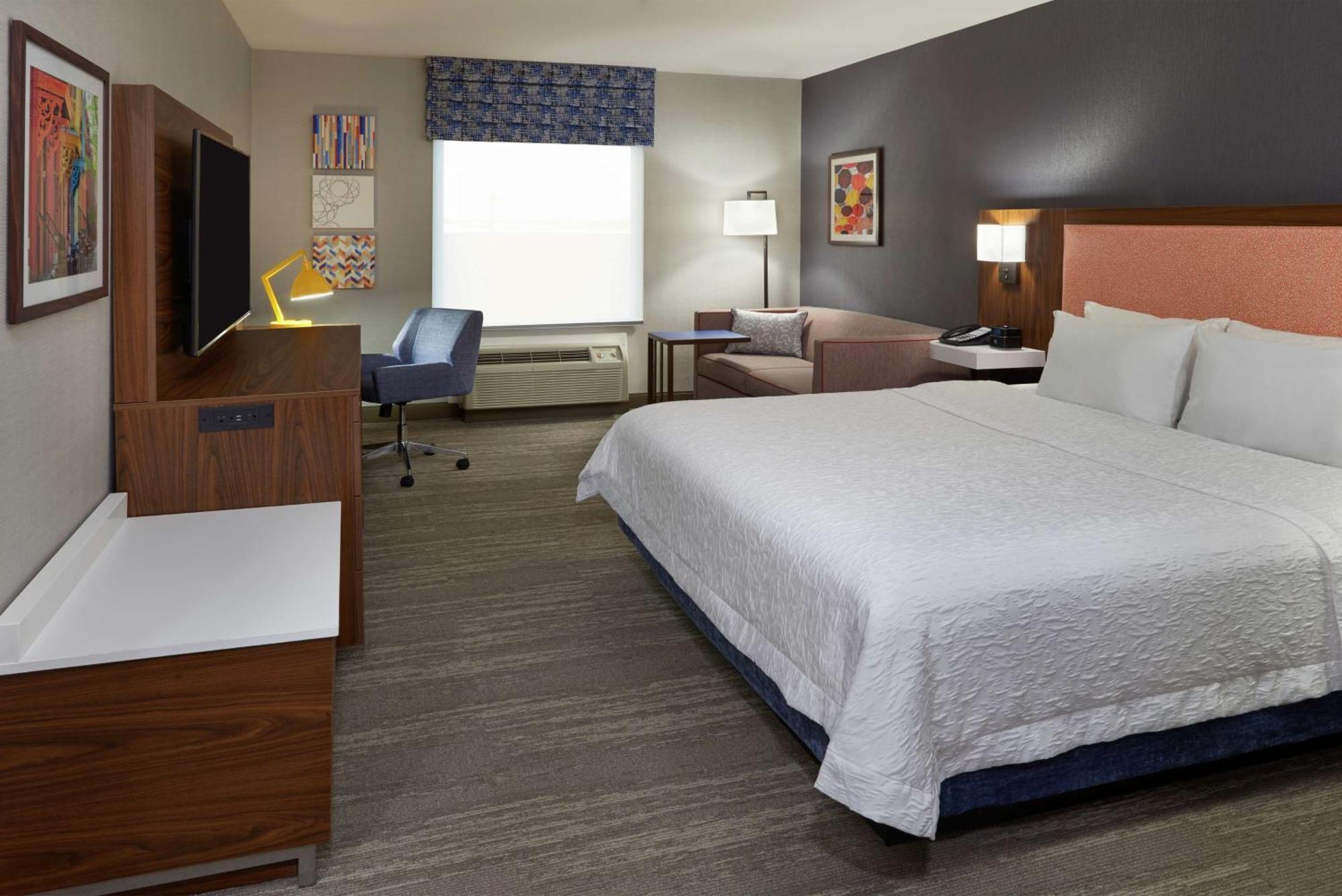 Hampton Inn & Suites Montreal-Дорваль Экстерьер фото