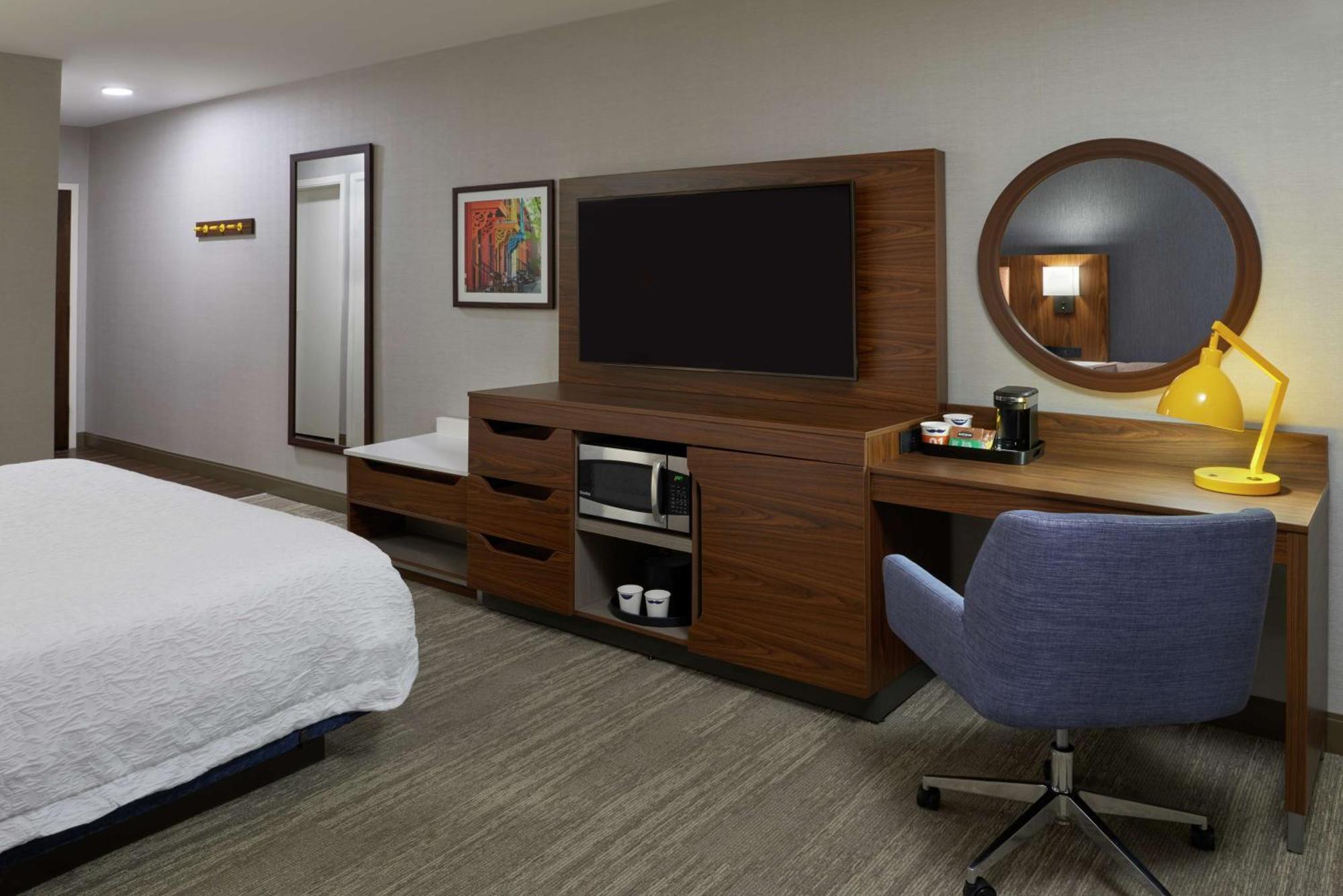 Hampton Inn & Suites Montreal-Дорваль Экстерьер фото