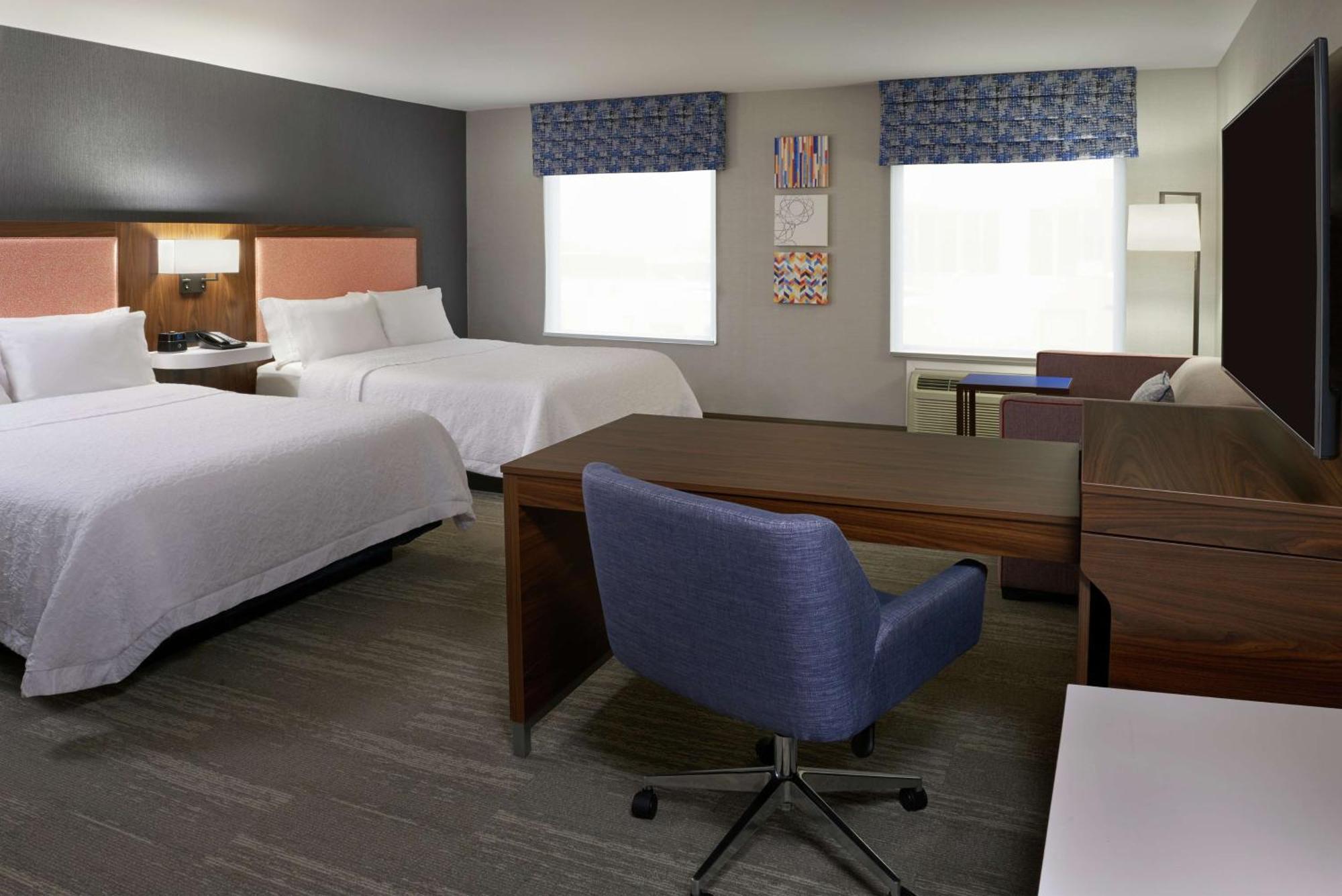 Hampton Inn & Suites Montreal-Дорваль Экстерьер фото