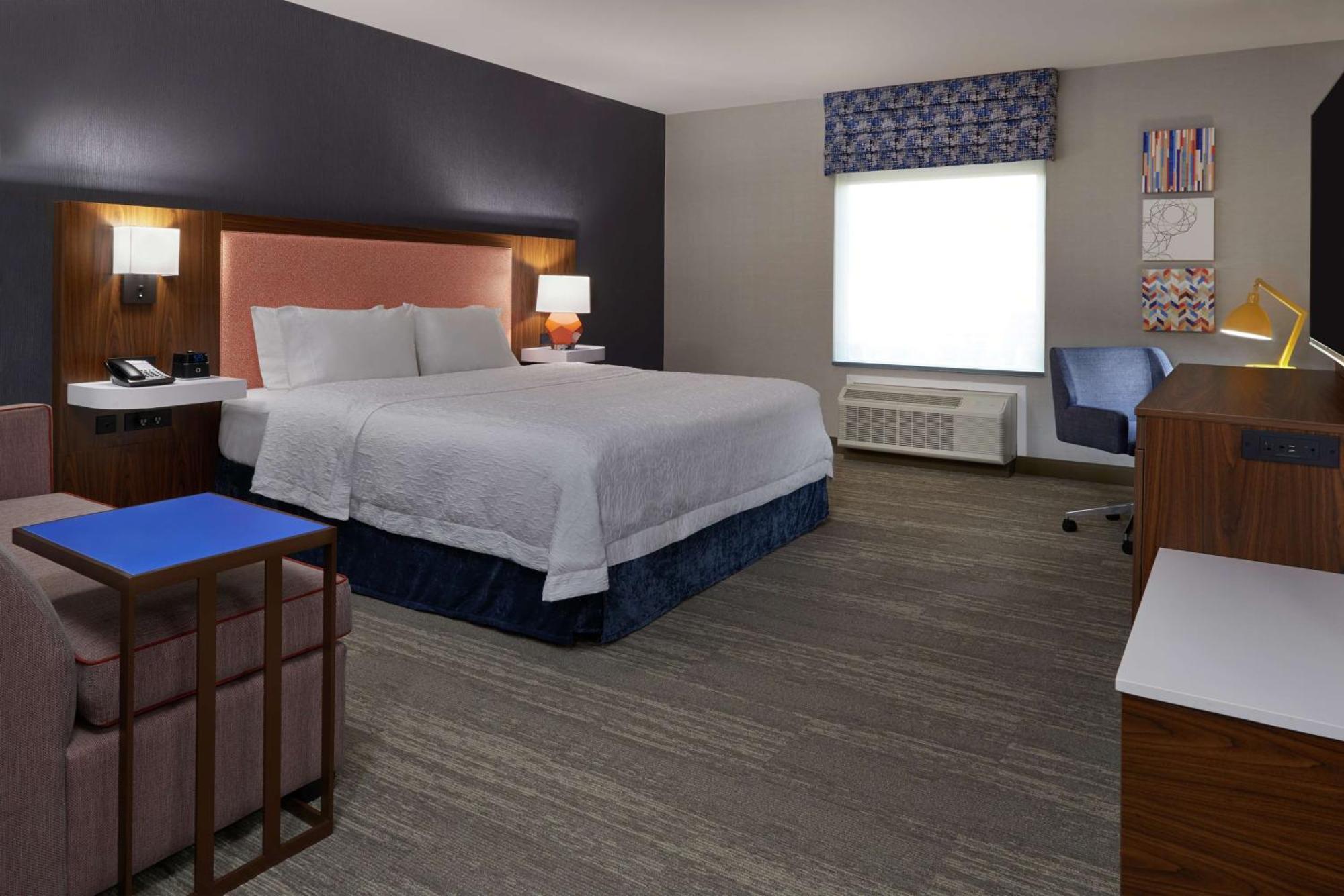 Hampton Inn & Suites Montreal-Дорваль Экстерьер фото