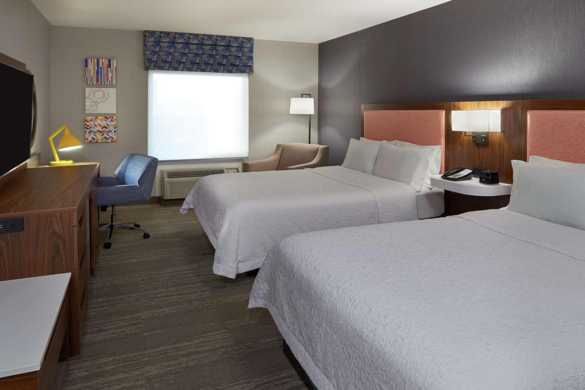 Hampton Inn & Suites Montreal-Дорваль Экстерьер фото