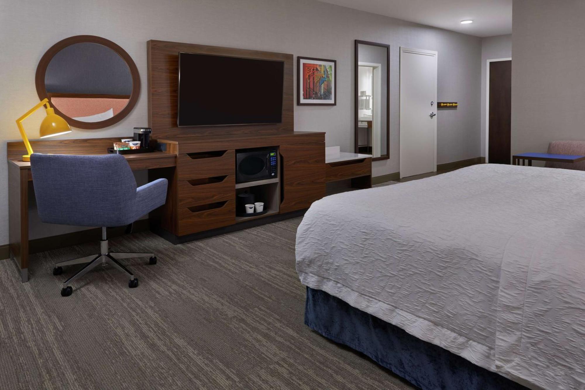 Hampton Inn & Suites Montreal-Дорваль Экстерьер фото