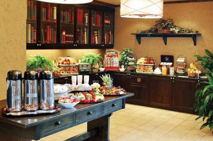Hampton Inn & Suites Montreal-Дорваль Экстерьер фото