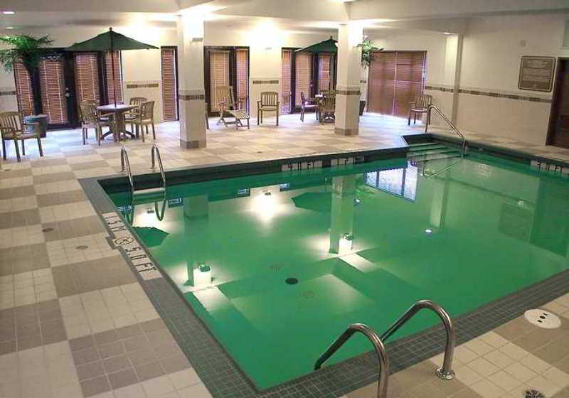 Hampton Inn & Suites Montreal-Дорваль Экстерьер фото