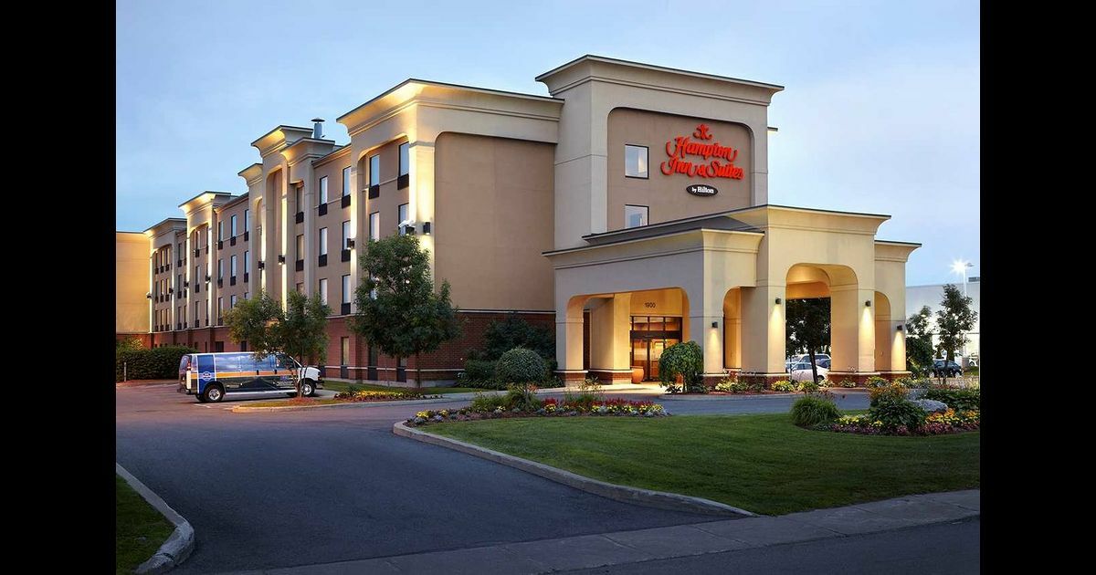Hampton Inn & Suites Montreal-Дорваль Экстерьер фото